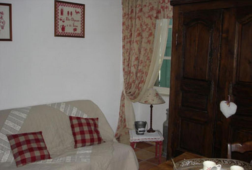 Bed and Breakfast Au Bon Gre D'Hugoline Blanzac  Habitación foto